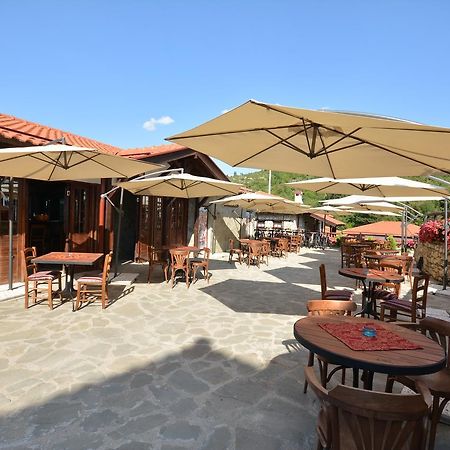 Macedonian Village Hotel & Resort 斯科普里 外观 照片