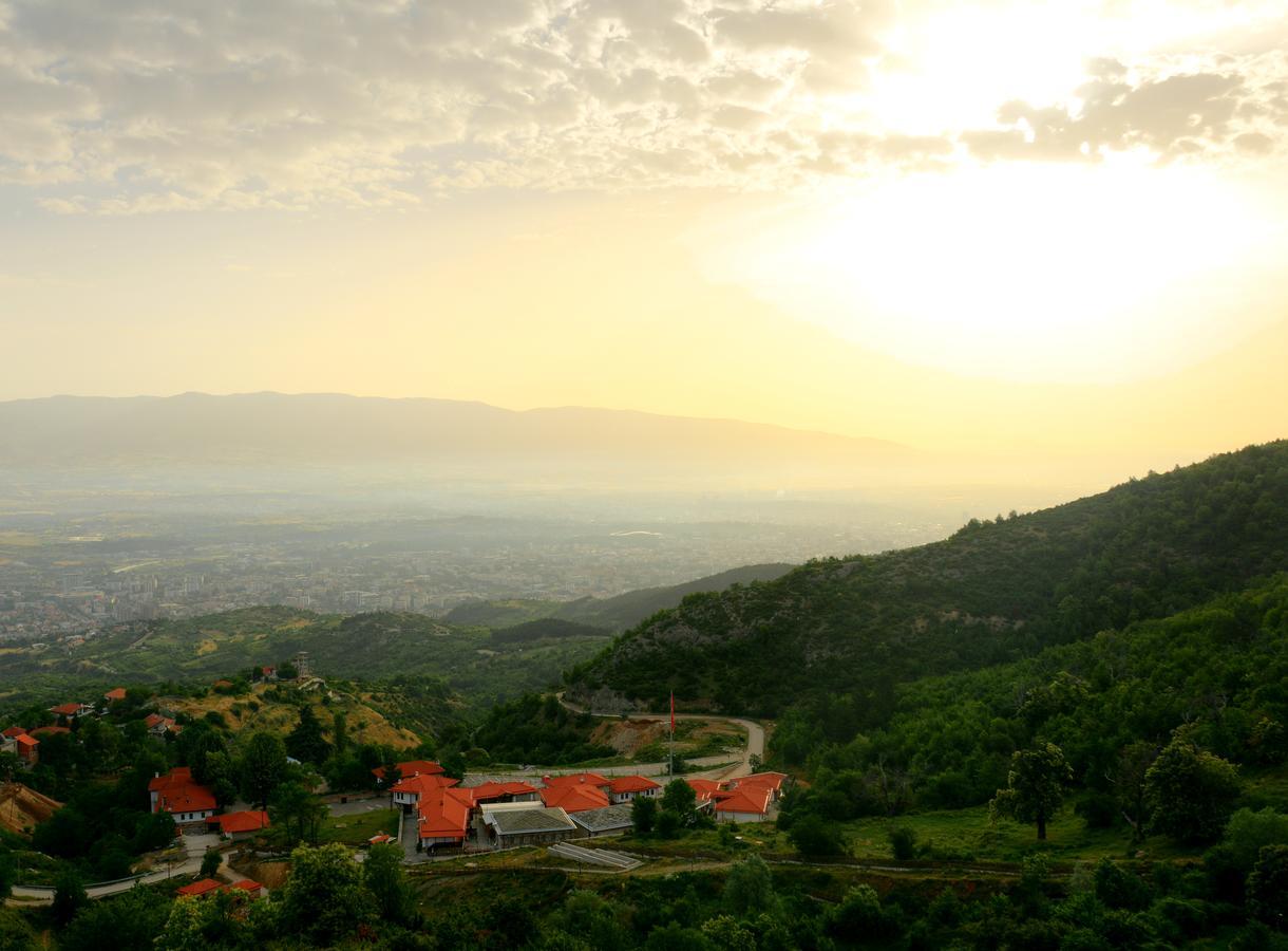 Macedonian Village Hotel & Resort 斯科普里 外观 照片