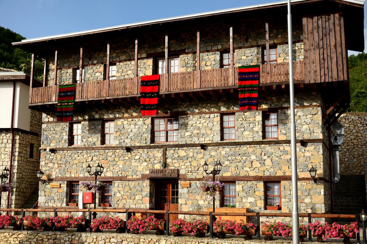 Macedonian Village Hotel & Resort 斯科普里 外观 照片