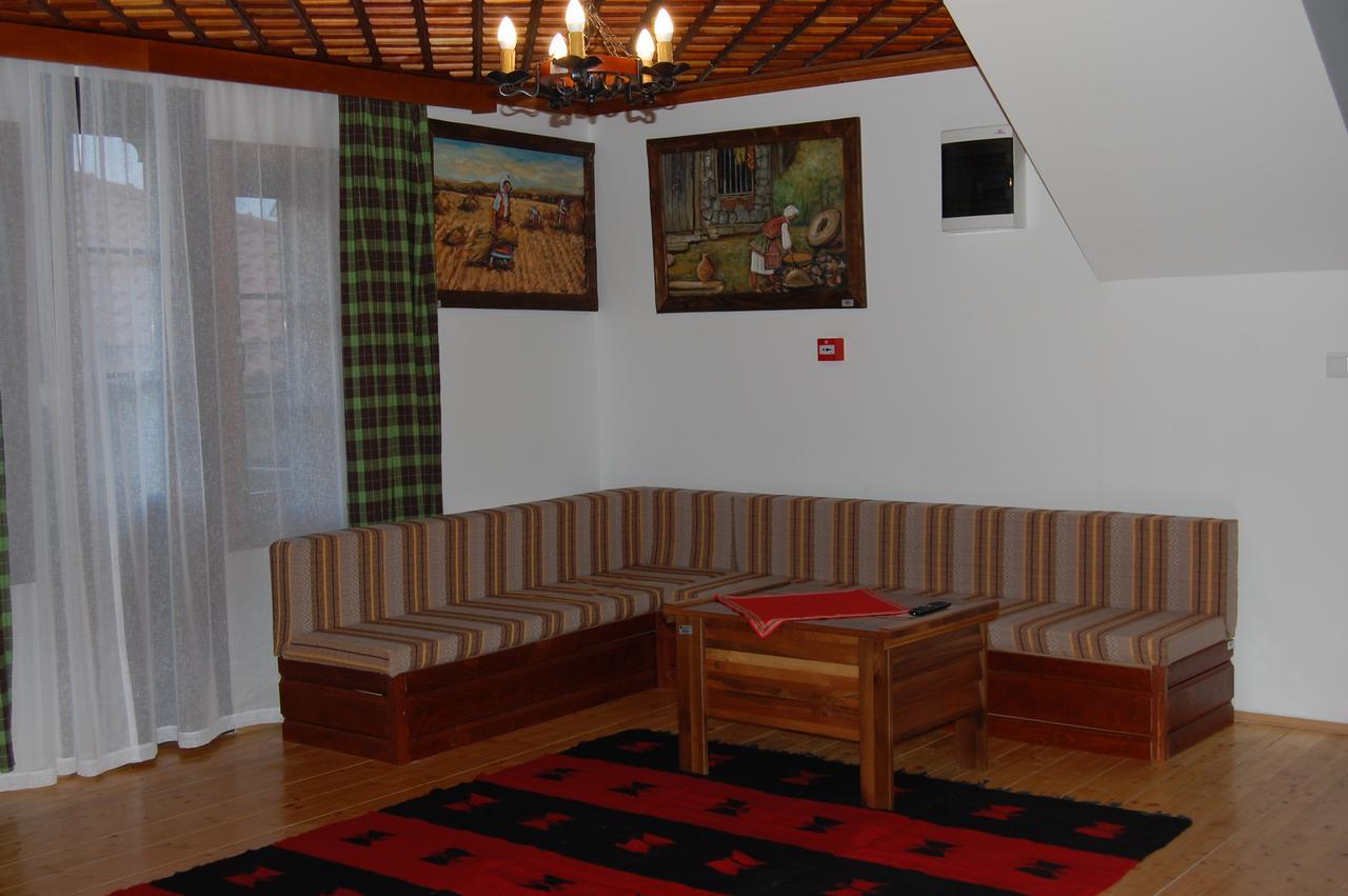 Macedonian Village Hotel & Resort 斯科普里 外观 照片